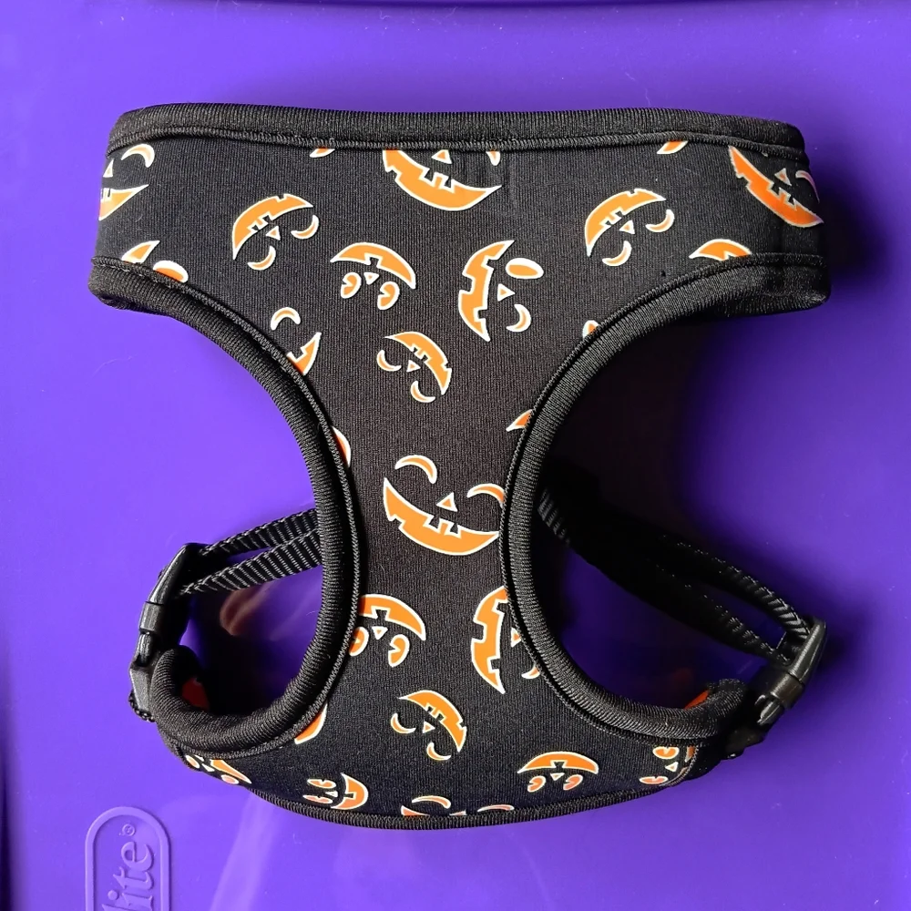 💜🎃 NWOT Glow In Dark Reversible Dog Comfort Harness XXS Halloween Pumpkin